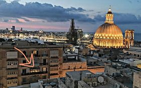 Stylish 2BR Apartment in Valletta