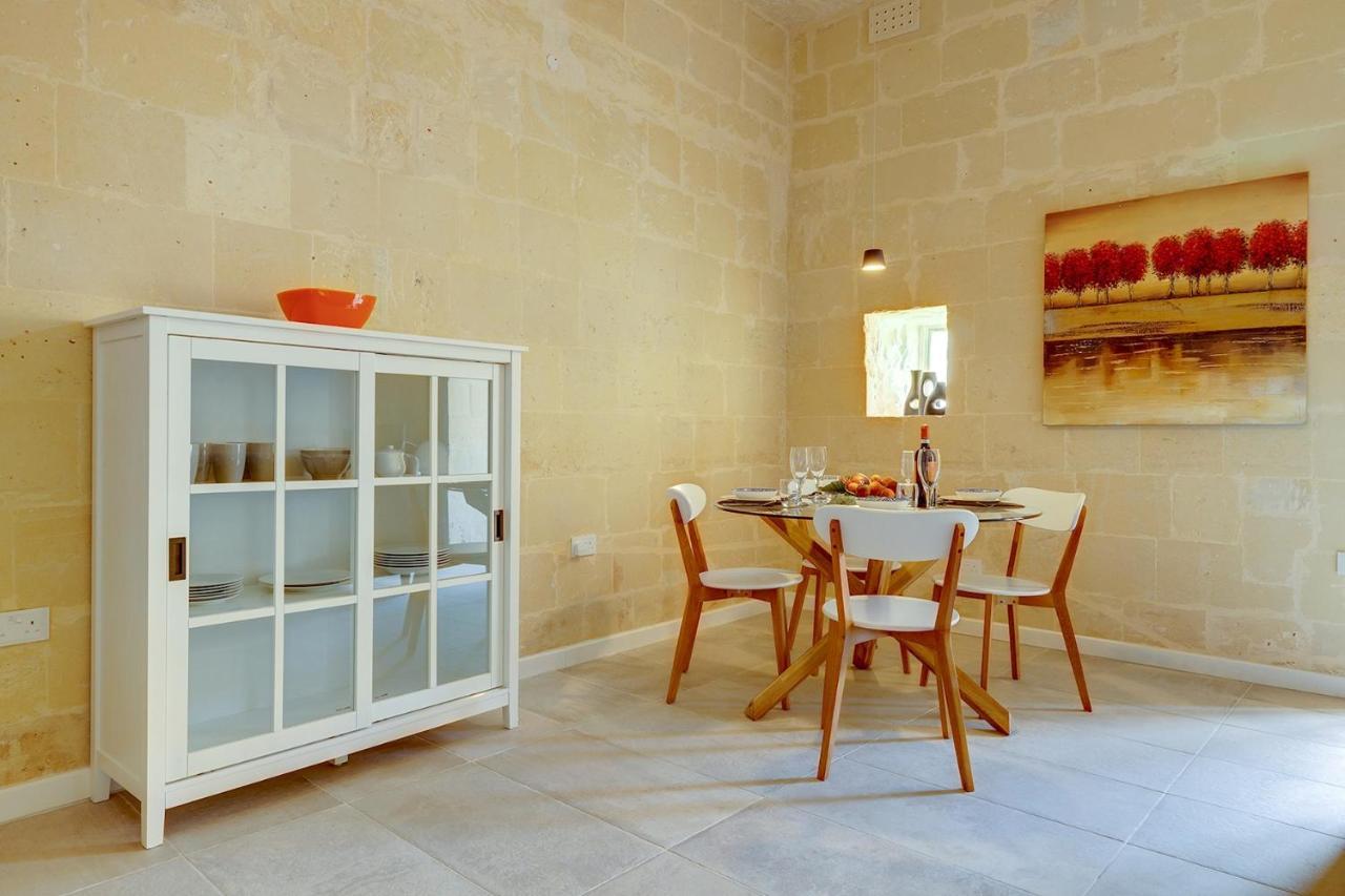 Stylish 2BR Apartment in La Valletta Esterno foto