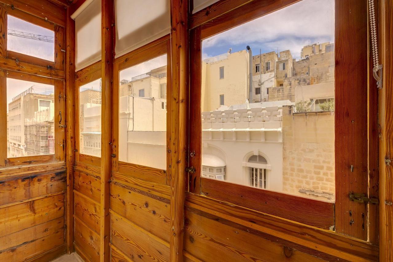 Stylish 2BR Apartment in La Valletta Esterno foto