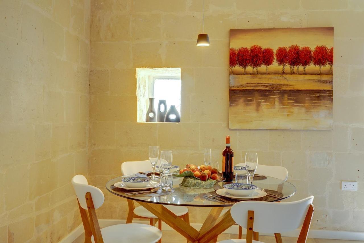 Stylish 2BR Apartment in La Valletta Esterno foto