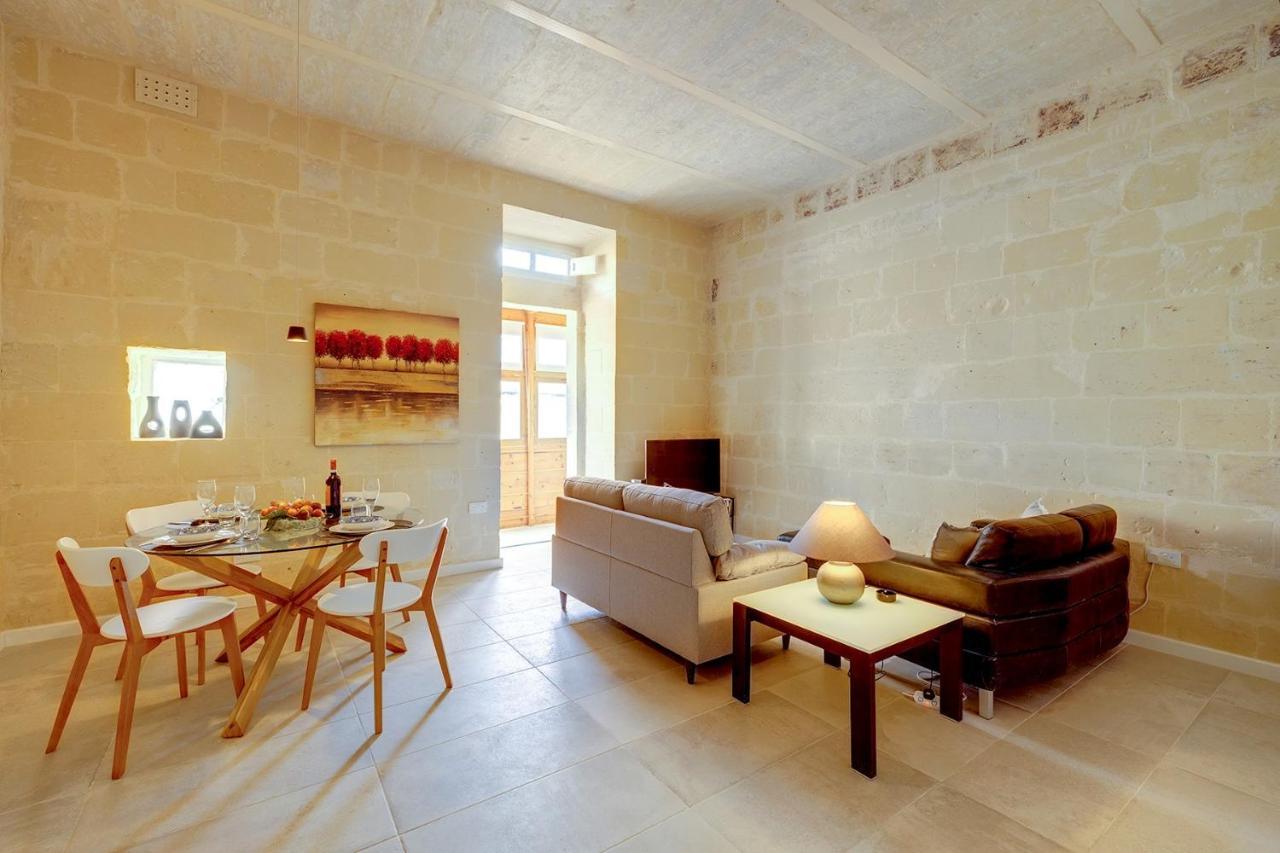 Stylish 2BR Apartment in La Valletta Esterno foto