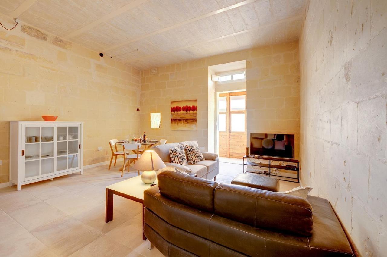 Stylish 2BR Apartment in La Valletta Esterno foto