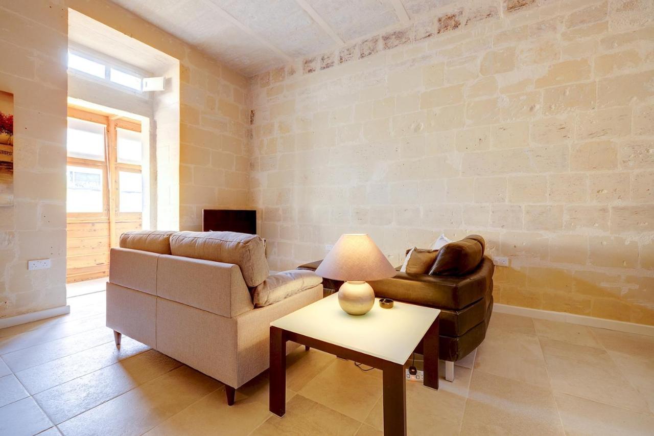 Stylish 2BR Apartment in La Valletta Esterno foto