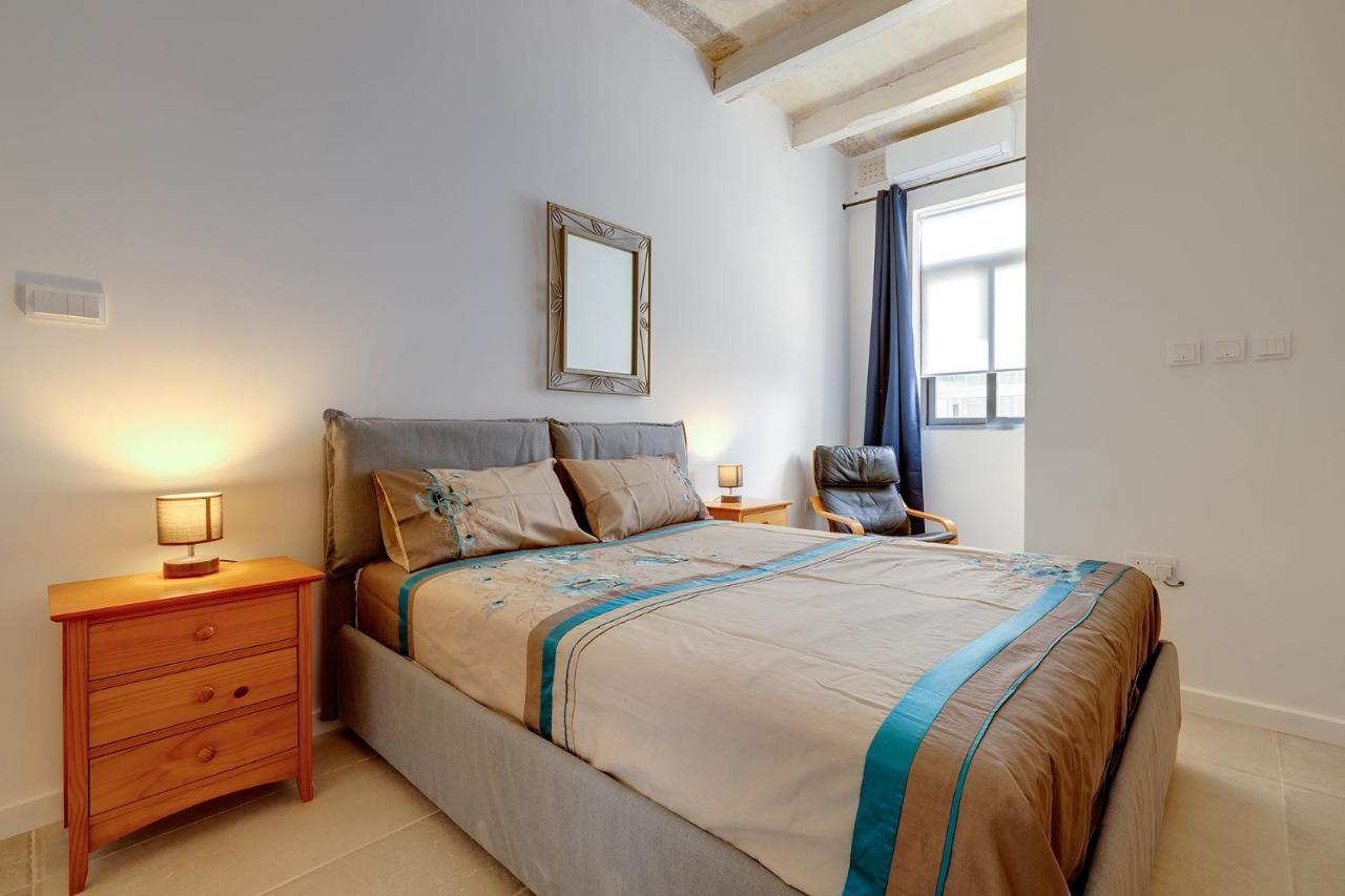 Stylish 2BR Apartment in La Valletta Esterno foto