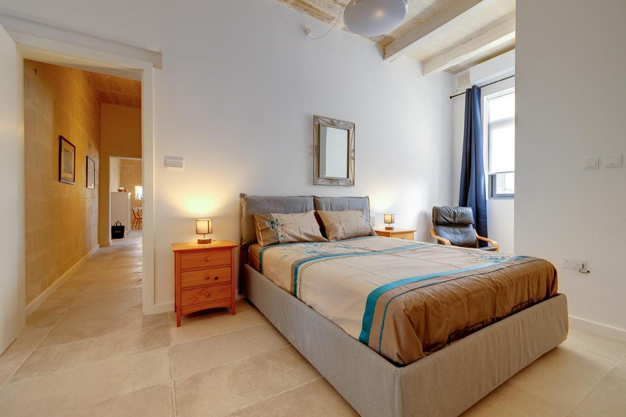 Stylish 2BR Apartment in La Valletta Esterno foto