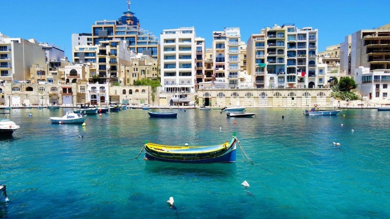 Stylish 2BR Apartment in La Valletta Esterno foto