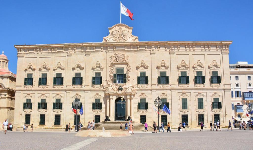 Stylish 2BR Apartment in La Valletta Esterno foto